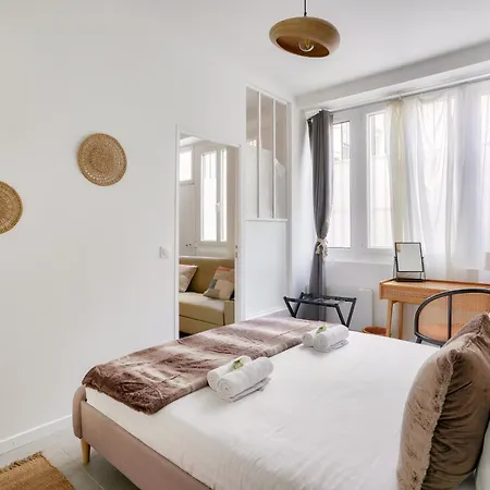 2 Bedrooms In The 15th District Paris