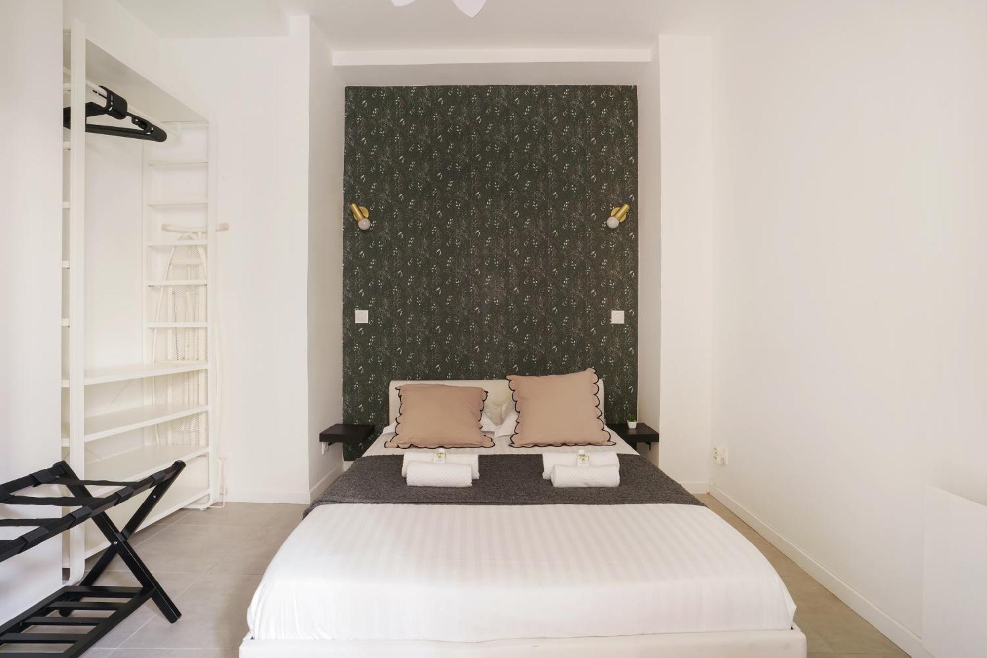 2 Bedrooms In The 15th District *