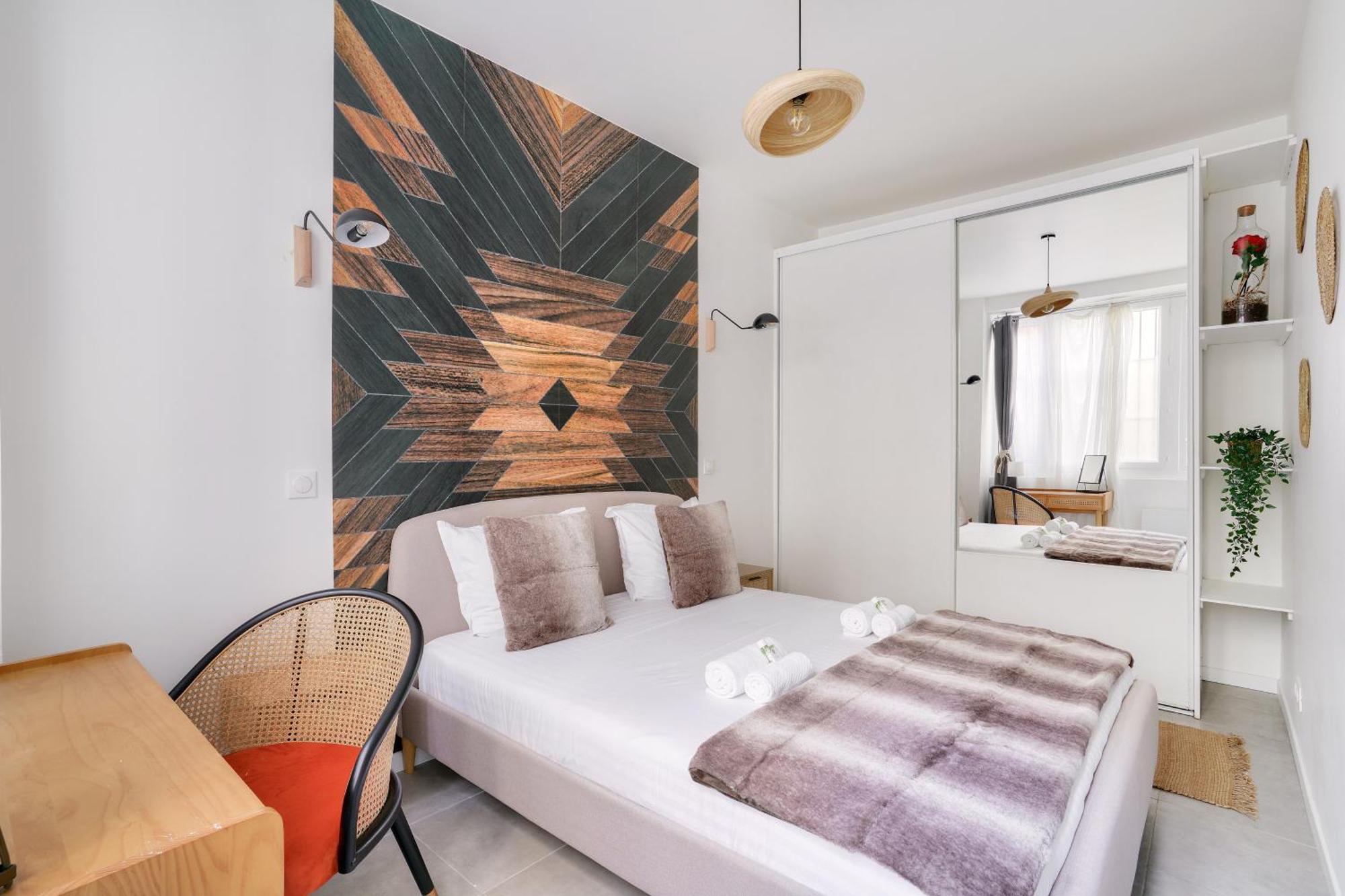 2 Bedrooms In The 15th District