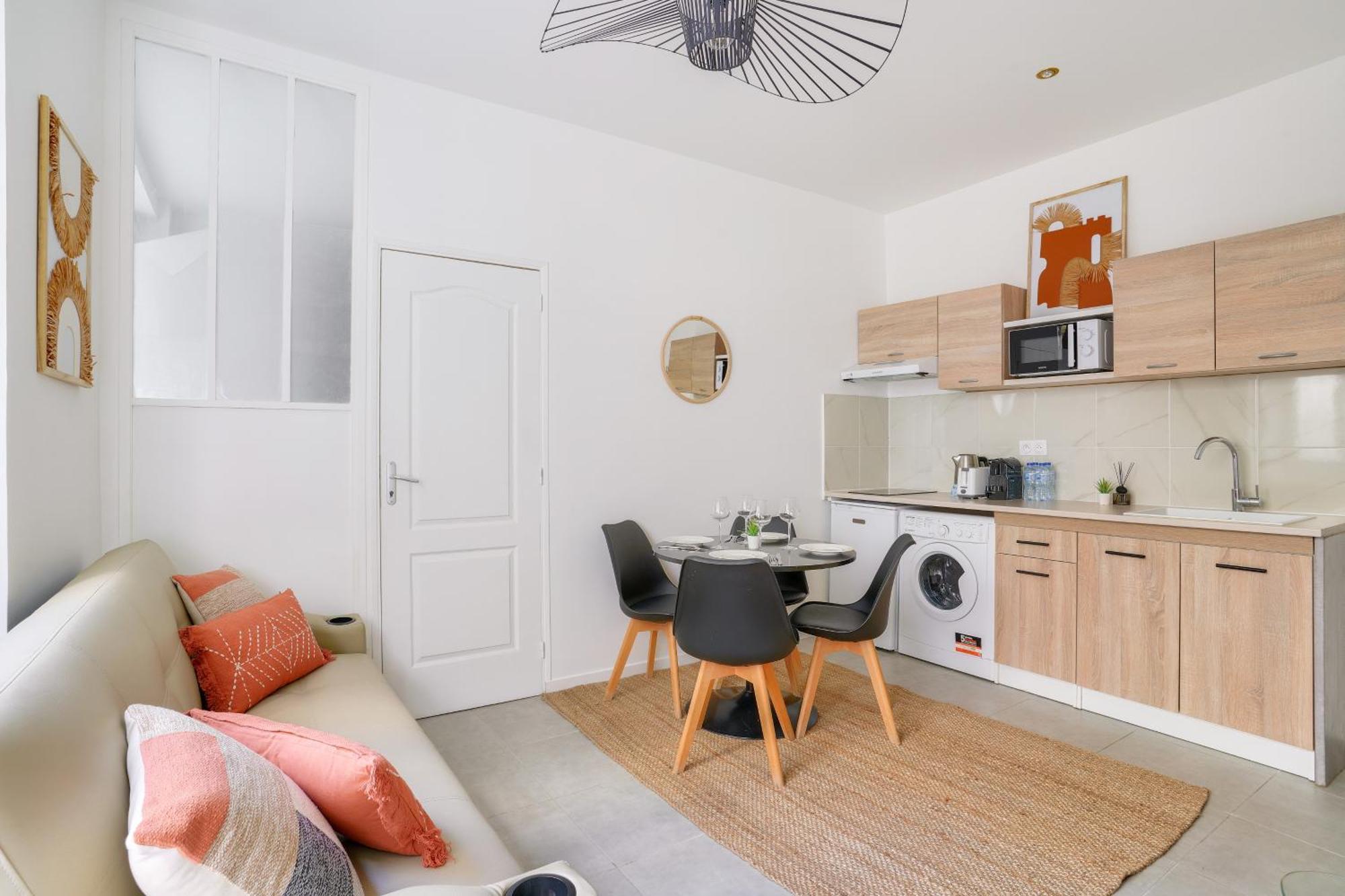 2 Bedrooms In The 15th District